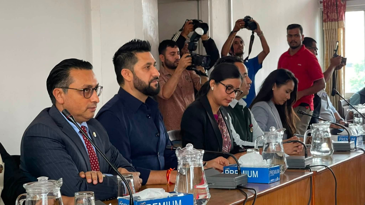 रास्वपा संसदीय दल बैठक :मर्यादित हुन निर्देशन